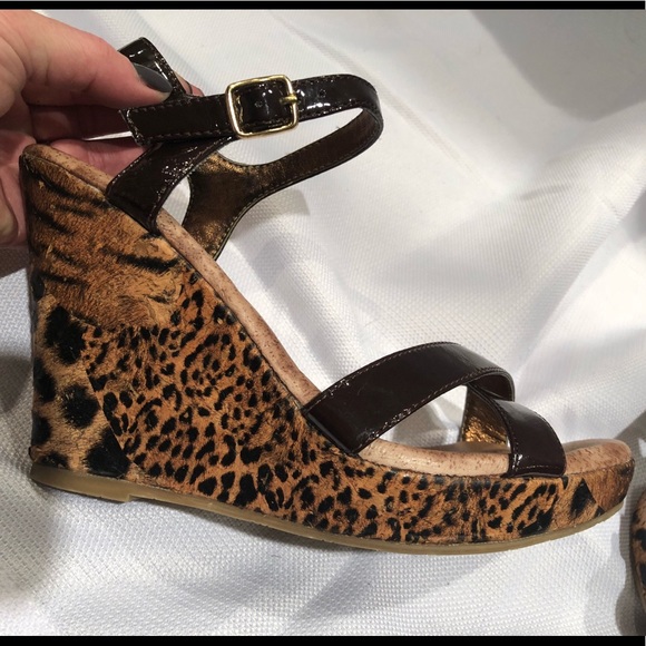 Sexy Brown animal printed COMFY wedge sandal - Picture 1 of 5